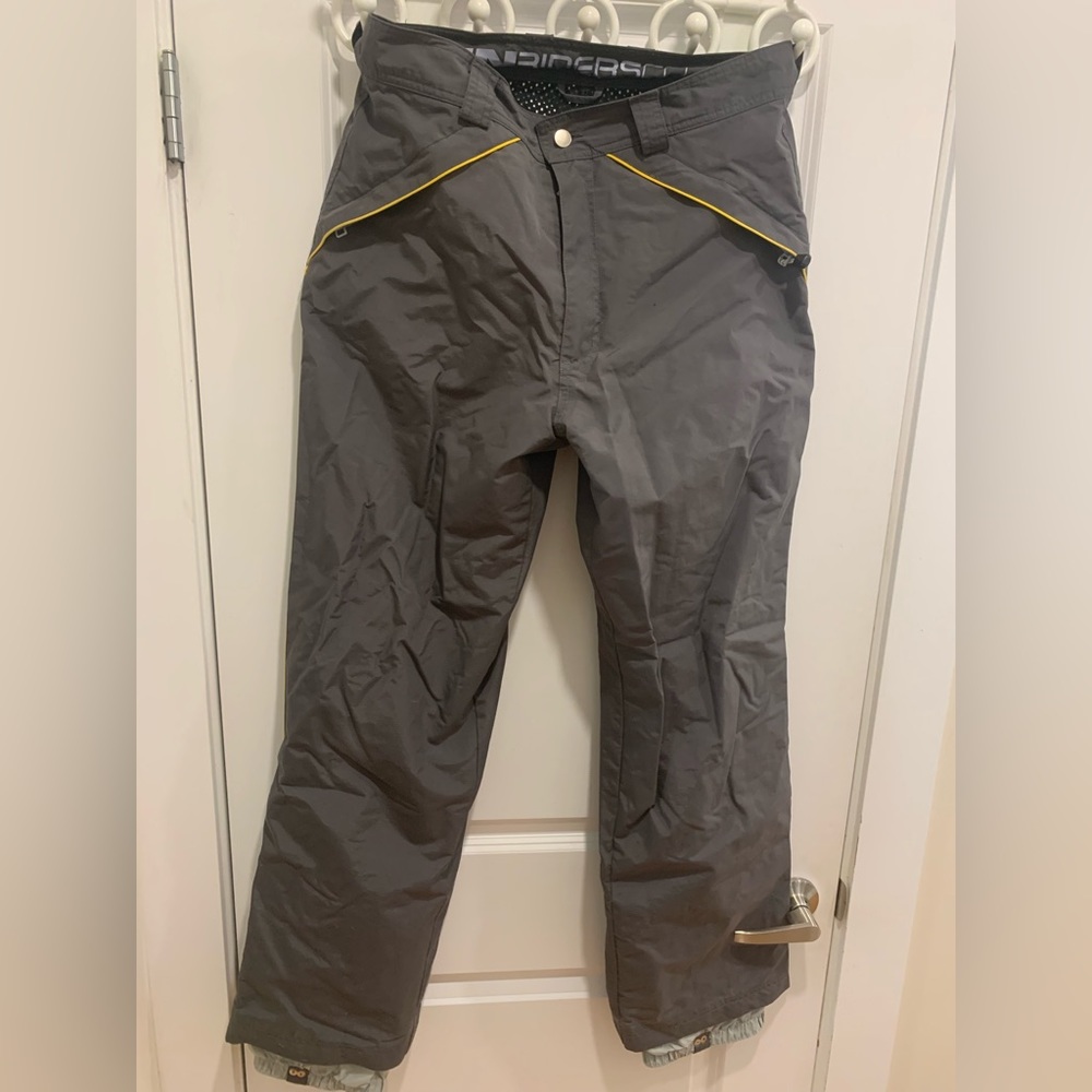 Vintage United Riders Co. Women’s Snowboard pants.